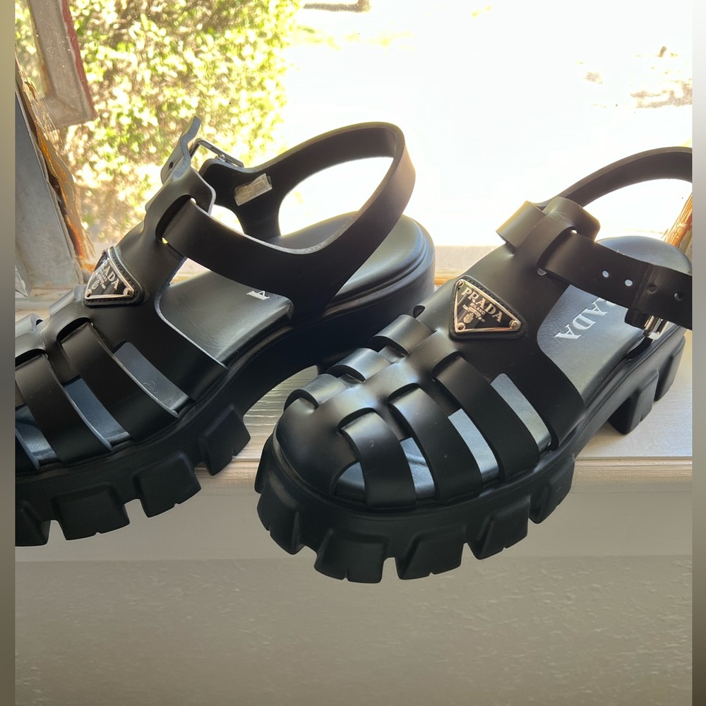 Prada Monolith Fisherman sandal (Black)